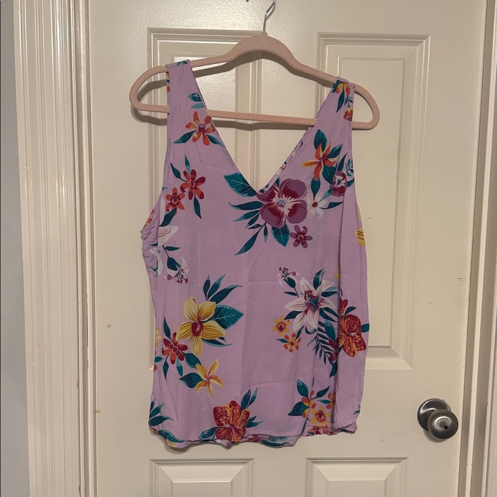 Floral Sleeveless Top - Old Navy- Size XL
Excellent condition.